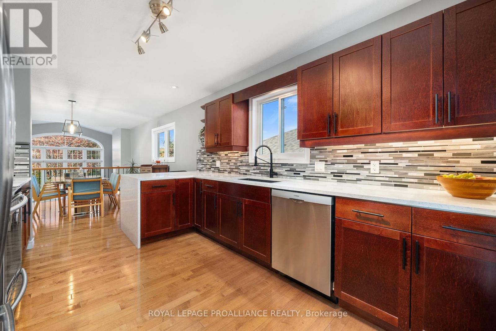 16 Kyle Court, Quinte West, Ontario  K0K 2C0 - Photo 11 - X12443241