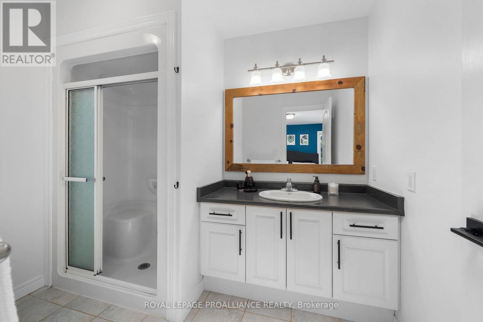 16 Kyle Court, Quinte West, Ontario  K0K 2C0 - Photo 17 - X12443241