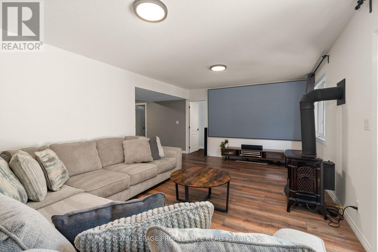 16 Kyle Court, Quinte West, Ontario  K0K 2C0 - Photo 23 - X12443241