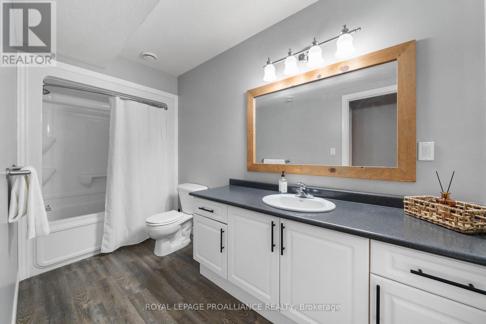 16 Kyle Court, Quinte West, Ontario  K0K 2C0 - Photo 28 - X12443241