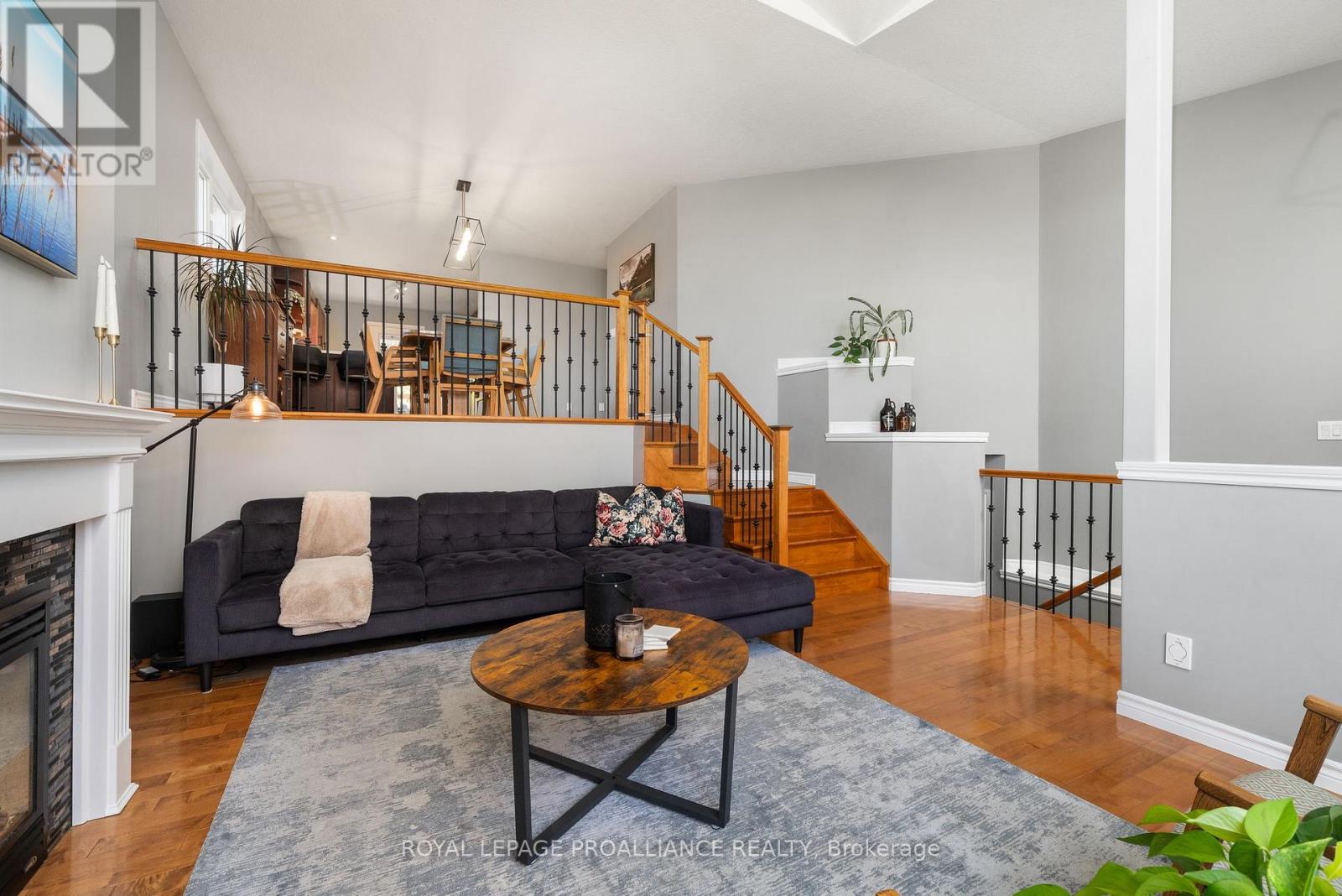 16 Kyle Court, Quinte West, Ontario  K0K 2C0 - Photo 6 - X12443241