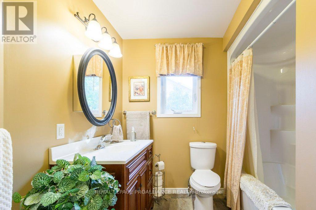 79 Duncan Street, Centre Hastings, Ontario  K0K 2K0 - Photo 21 - X12443342