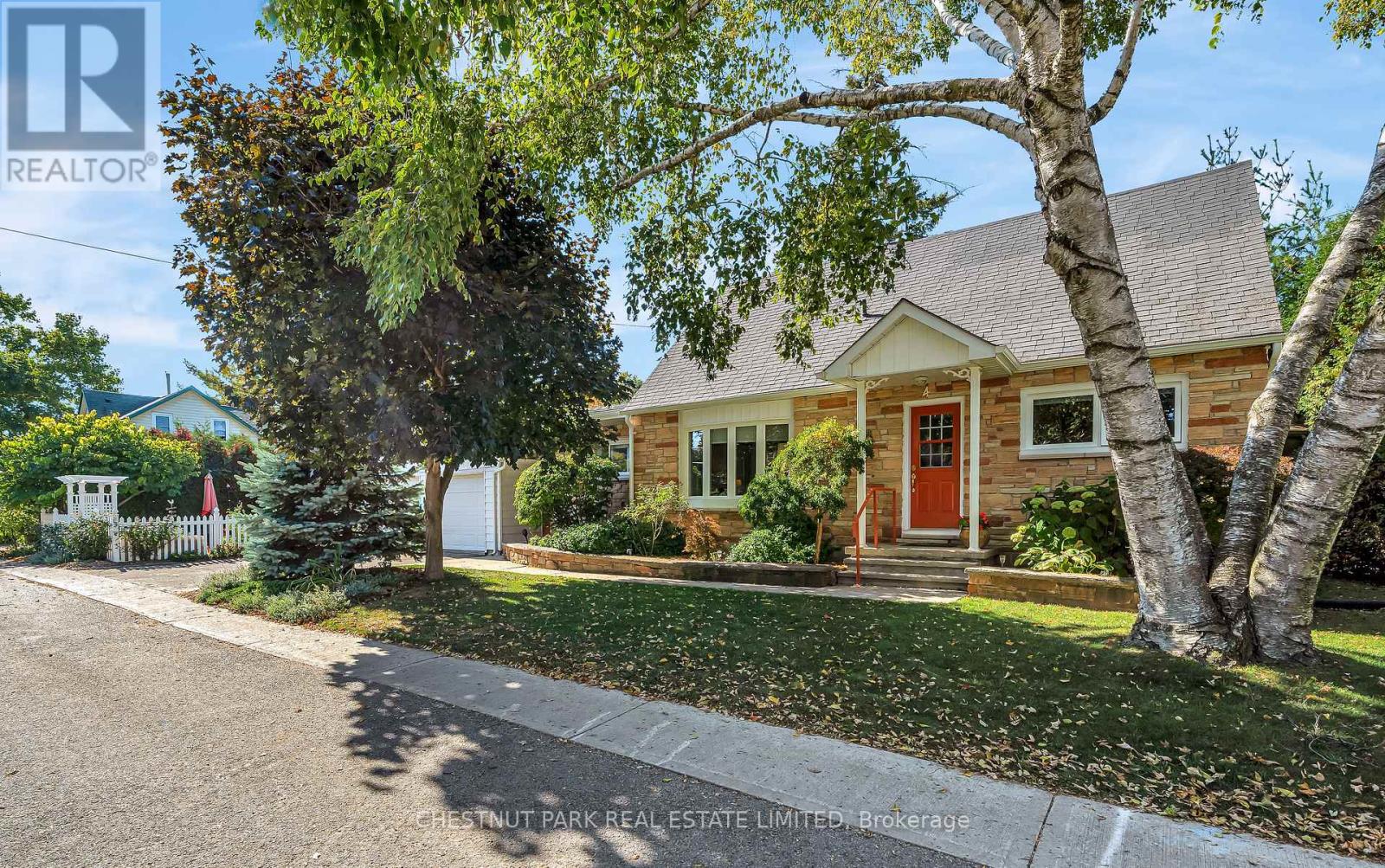 4 ELM STREET, Prince Edward County, Ontario
