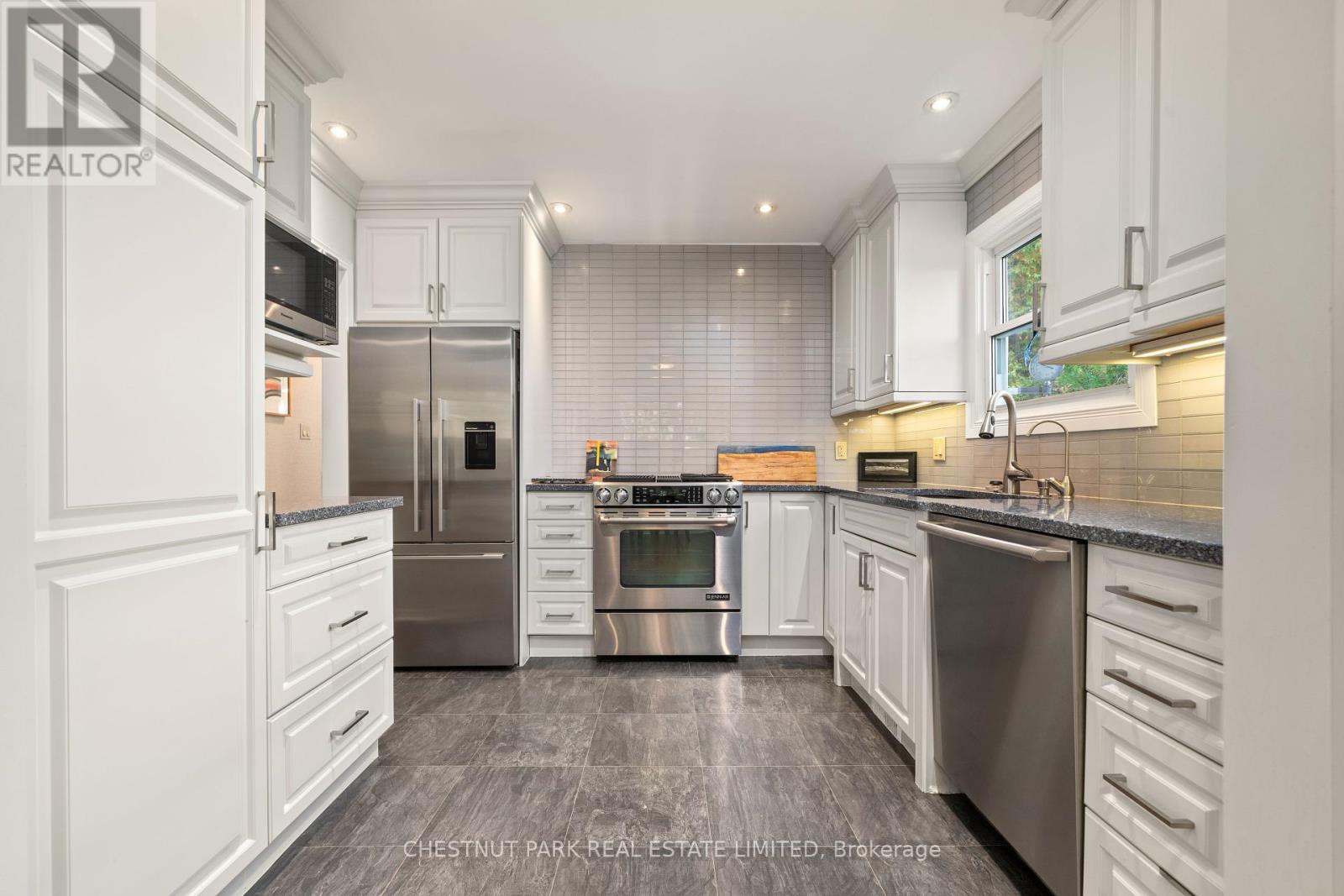 4 Elm Street, Prince Edward County, Ontario  K0K 2T0 - Photo 7 - X12443575