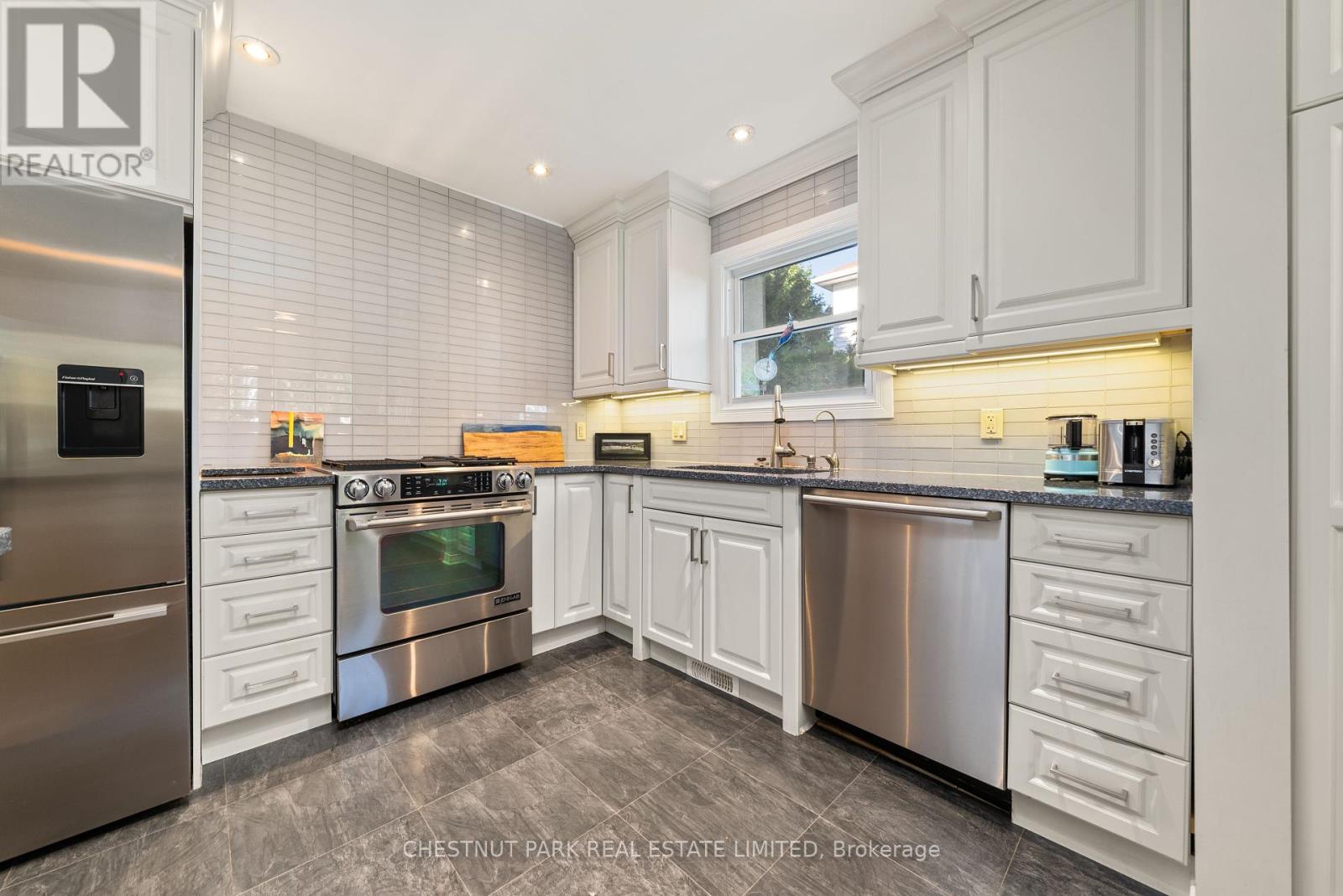 4 Elm Street, Prince Edward County, Ontario  K0K 2T0 - Photo 8 - X12443575