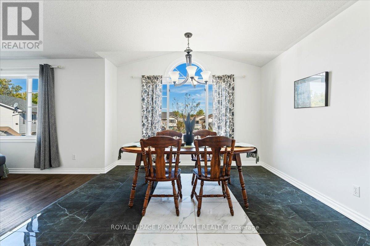 8 Lake Court, Belleville, Ontario  K8P 5M8 - Photo 10 - X12443995