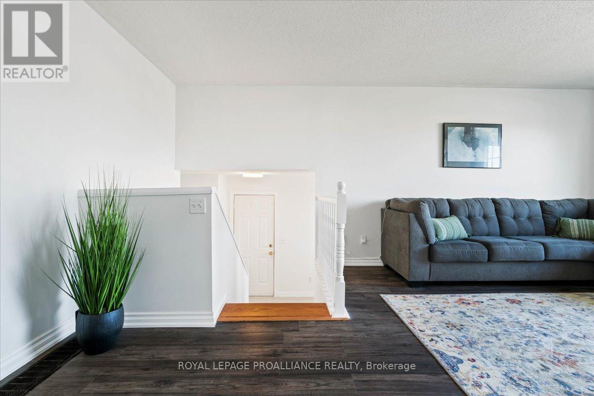 8 Lake Court, Belleville, Ontario  K8P 5M8 - Photo 15 - X12443995