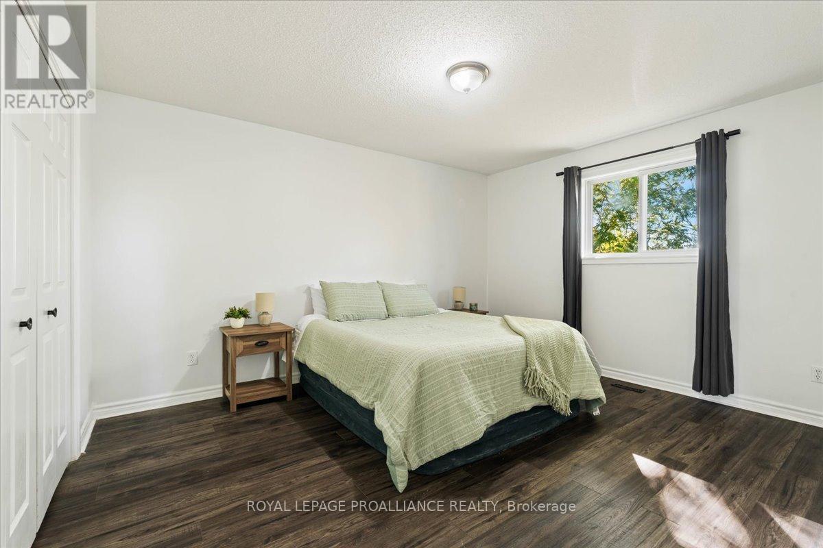 8 Lake Court, Belleville, Ontario  K8P 5M8 - Photo 18 - X12443995