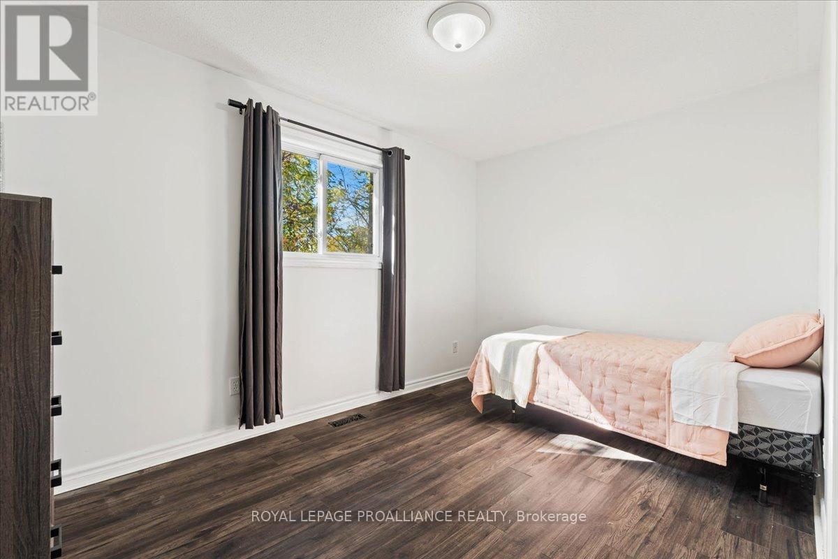 8 Lake Court, Belleville, Ontario  K8P 5M8 - Photo 20 - X12443995
