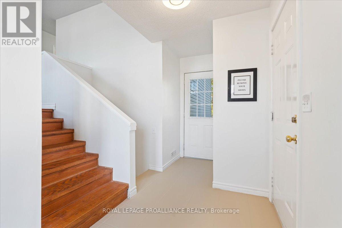 8 Lake Court, Belleville, Ontario  K8P 5M8 - Photo 24 - X12443995