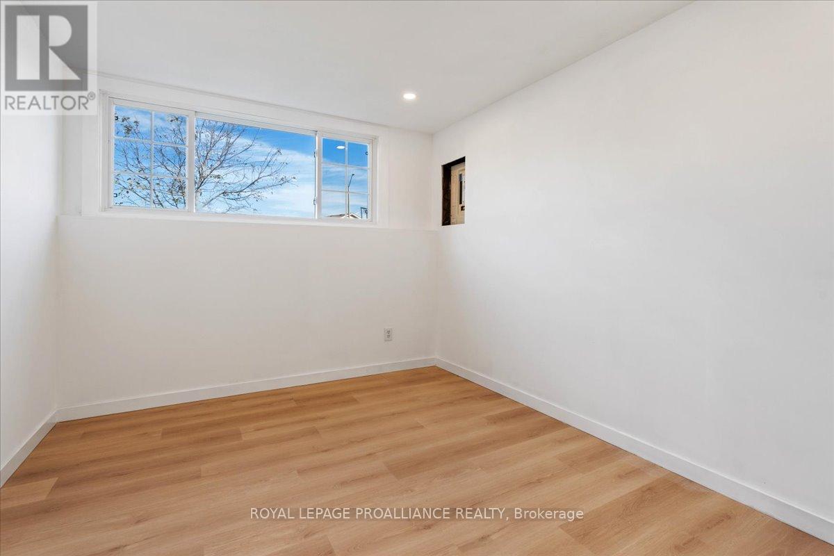 8 Lake Court, Belleville, Ontario  K8P 5M8 - Photo 28 - X12443995
