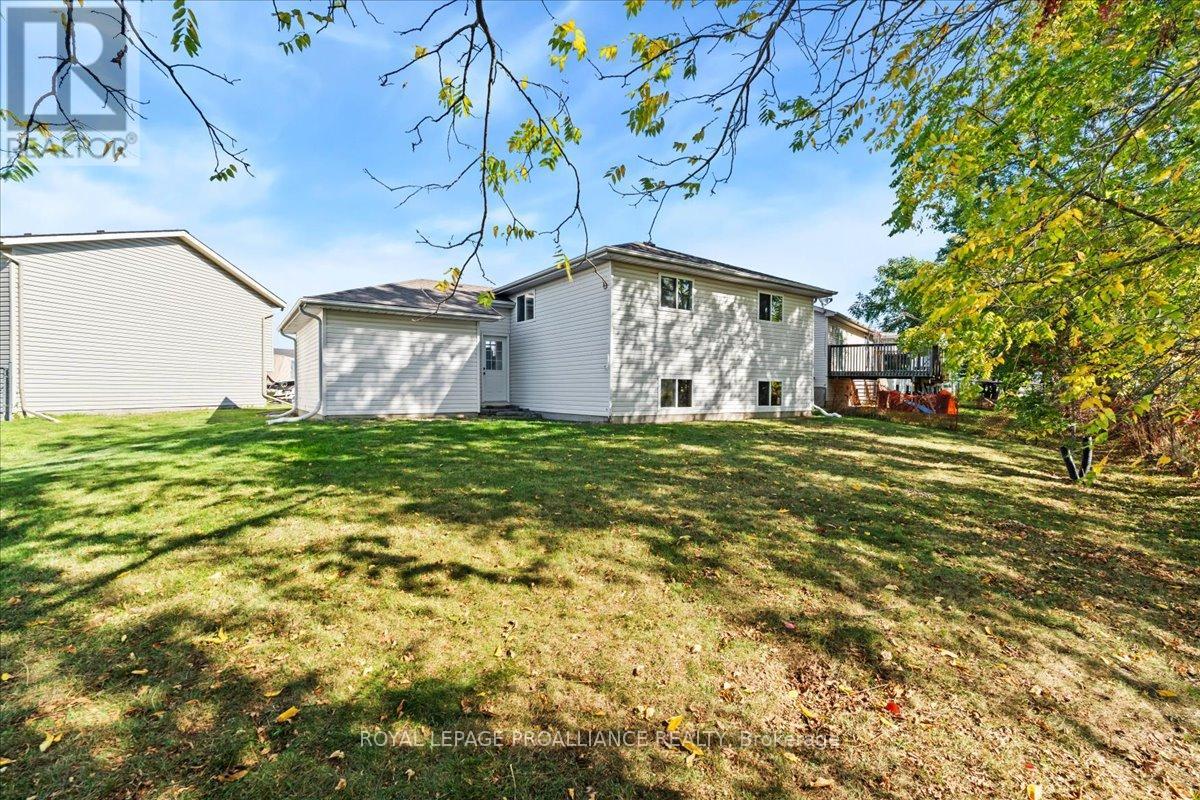 8 Lake Court, Belleville, Ontario  K8P 5M8 - Photo 34 - X12443995