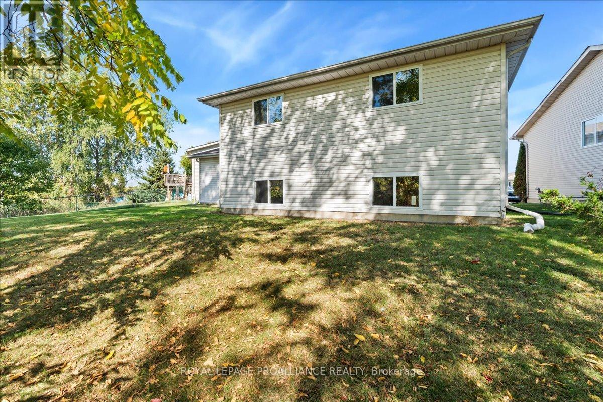 8 Lake Court, Belleville, Ontario  K8P 5M8 - Photo 35 - X12443995