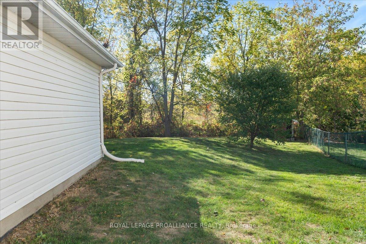 8 Lake Court, Belleville, Ontario  K8P 5M8 - Photo 36 - X12443995