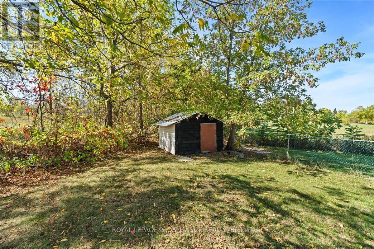 8 Lake Court, Belleville, Ontario  K8P 5M8 - Photo 37 - X12443995
