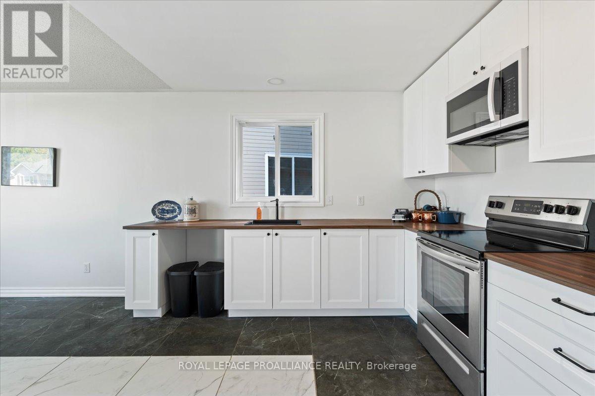 8 Lake Court, Belleville, Ontario  K8P 5M8 - Photo 7 - X12443995