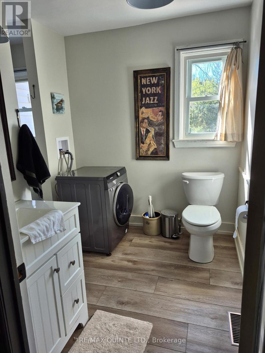 107 Ashley Street, Belleville, Ontario  K0K 2B0 - Photo 11 - X12443998