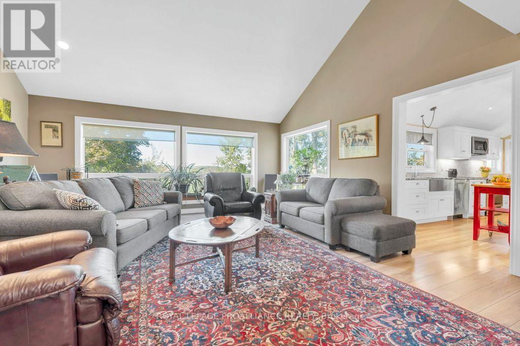 563 Flying Club Road, Quinte West, Ontario  K0K 3E0 - Photo 11 - X12444070