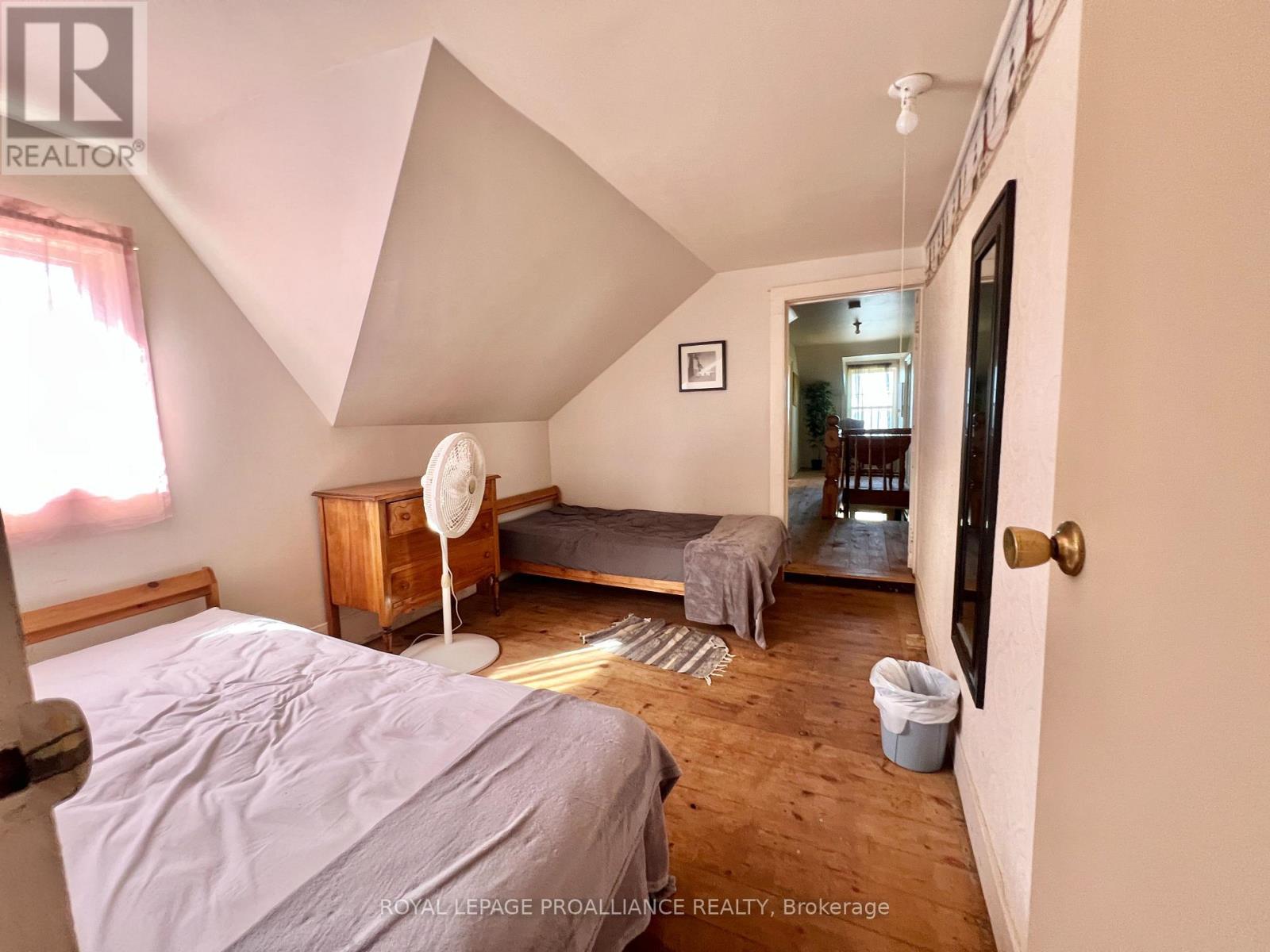 34 Owen Lane, Prince Edward County, Ontario  K0K 1W0 - Photo 11 - X12444226
