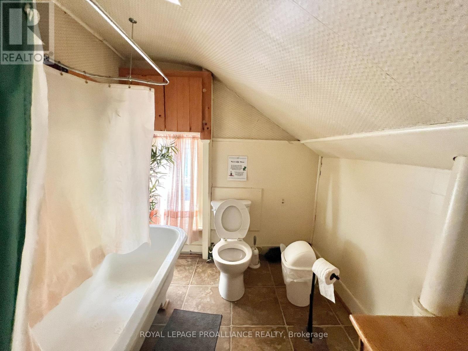 34 Owen Lane, Prince Edward County, Ontario  K0K 1W0 - Photo 16 - X12444226