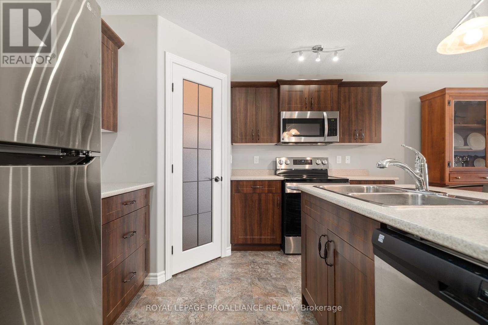 23 Chinook Street, Belleville, Ontario  K8P 0C6 - Photo 10 - X12444299