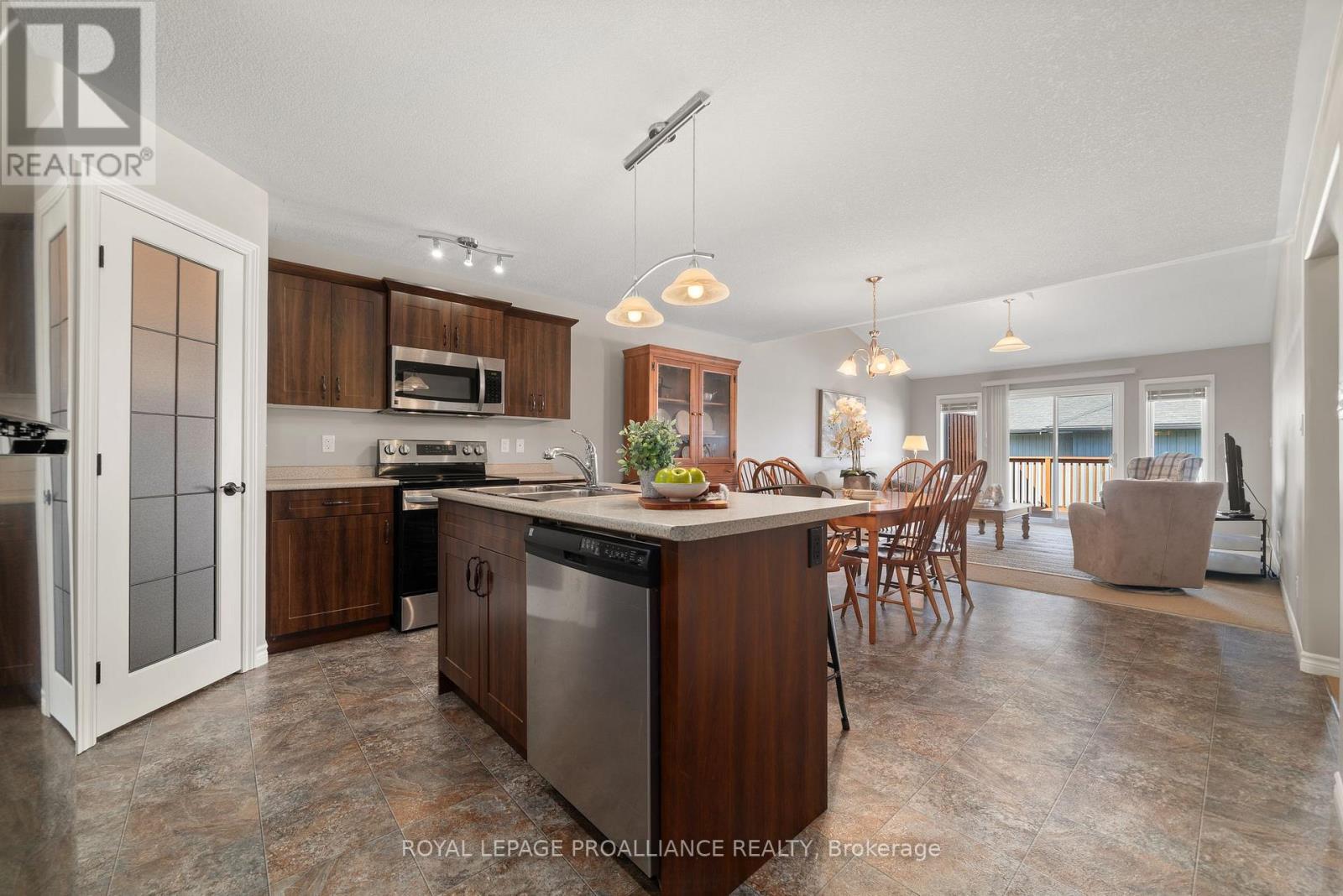 23 Chinook Street, Belleville, Ontario  K8P 0C6 - Photo 13 - X12444299