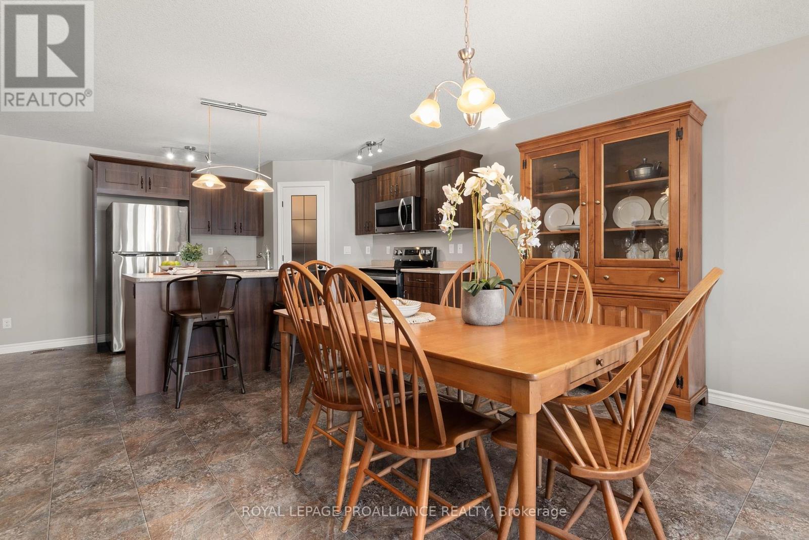 23 Chinook Street, Belleville, Ontario  K8P 0C6 - Photo 15 - X12444299