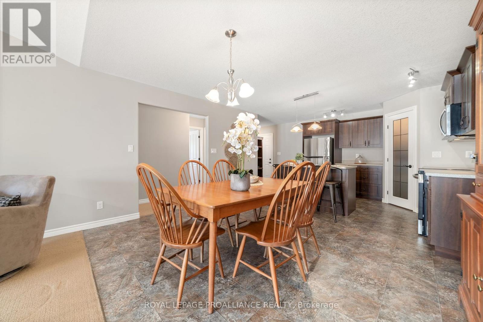 23 Chinook Street, Belleville, Ontario  K8P 0C6 - Photo 17 - X12444299