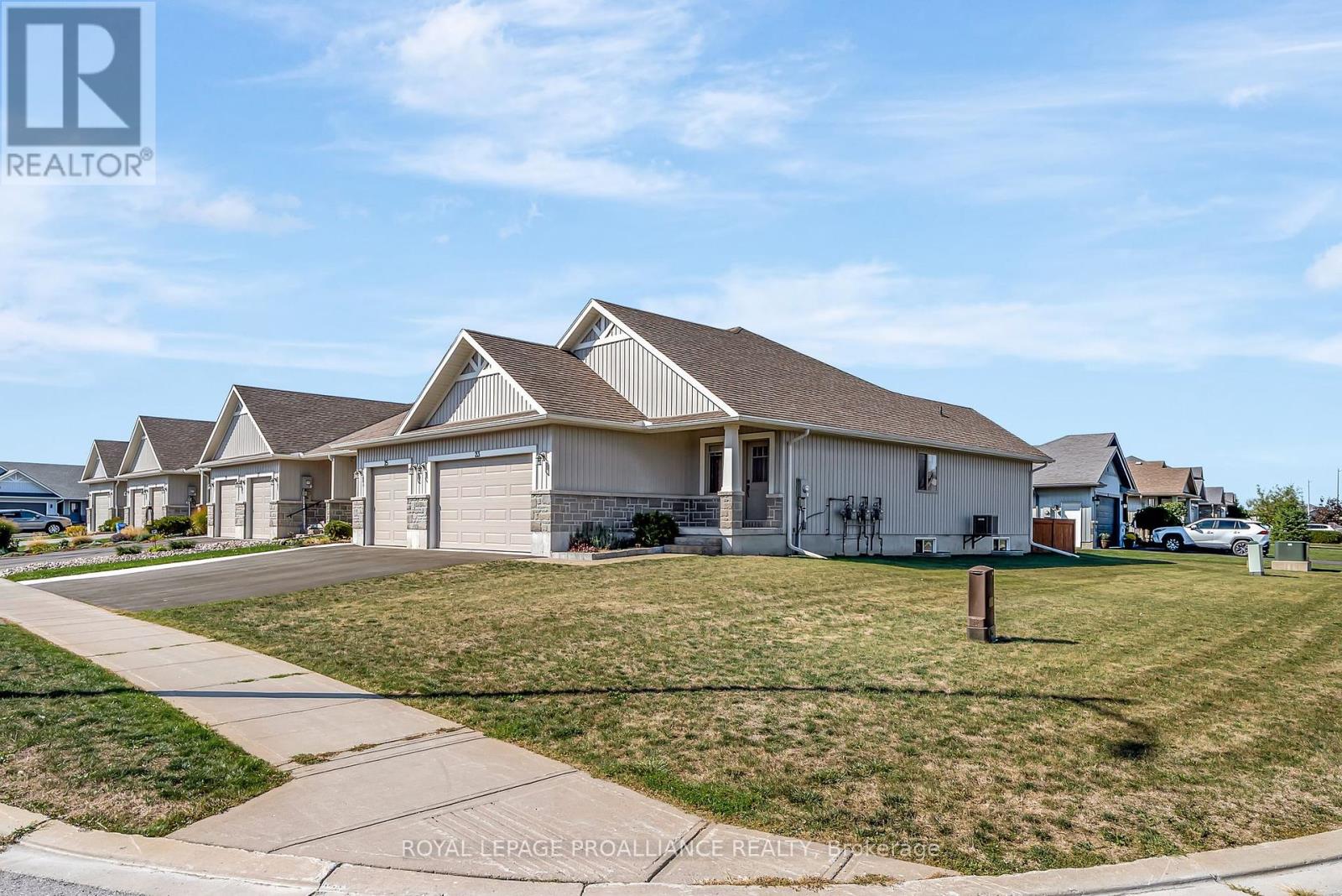 23 Chinook Street, Belleville, Ontario  K8P 0C6 - Photo 2 - X12444299