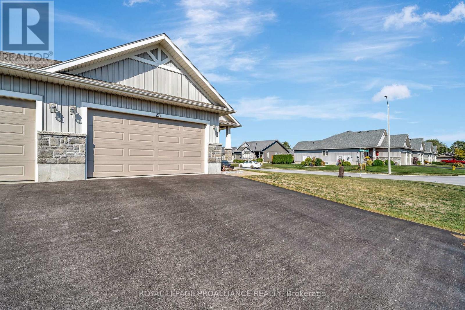 23 Chinook Street, Belleville, Ontario  K8P 0C6 - Photo 4 - X12444299
