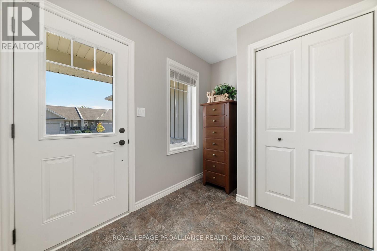 23 Chinook Street, Belleville, Ontario  K8P 0C6 - Photo 6 - X12444299