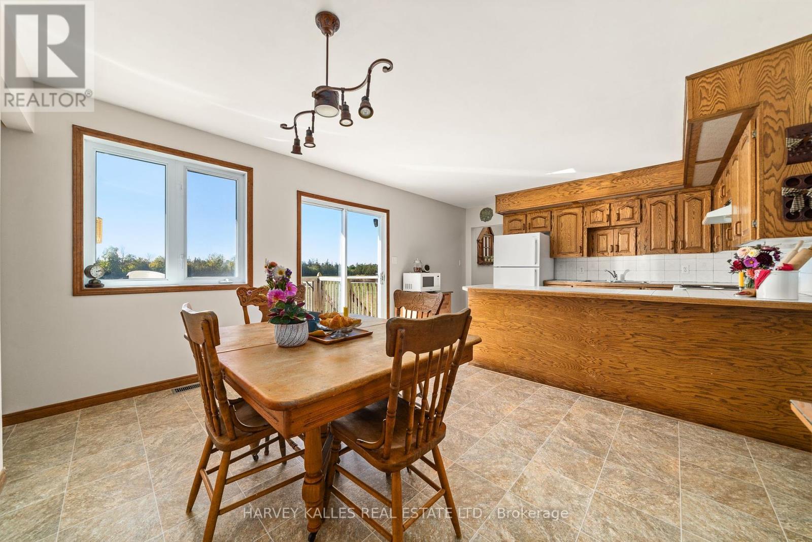 198 Welbanks Road, Prince Edward County, Ontario  K0K 1P0 - Photo 10 - X12446517