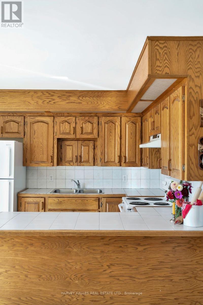 198 Welbanks Road, Prince Edward County, Ontario  K0K 1P0 - Photo 11 - X12446517