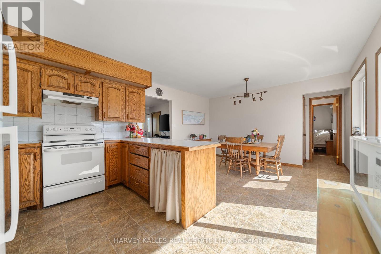 198 Welbanks Road, Prince Edward County, Ontario  K0K 1P0 - Photo 12 - X12446517