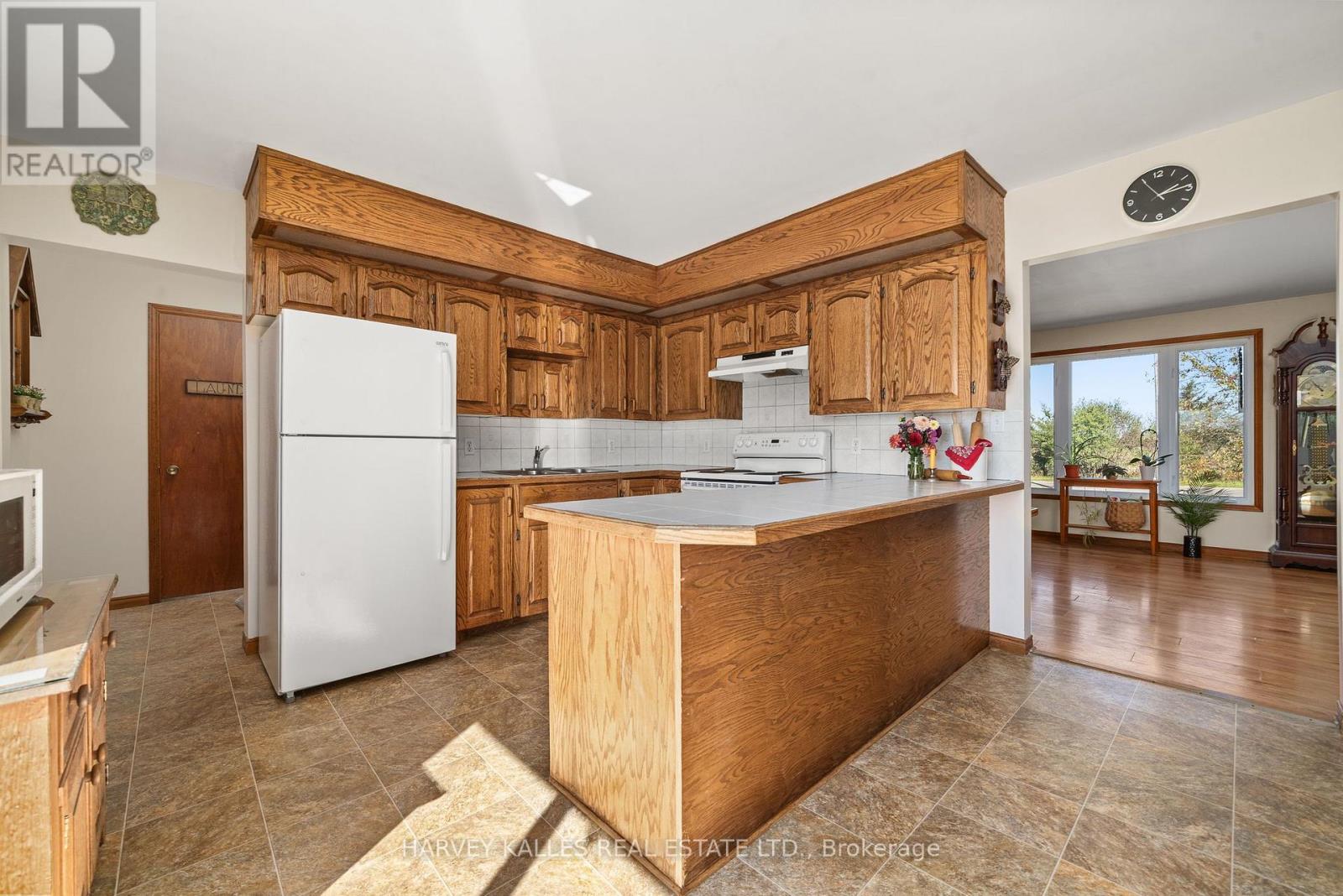 198 Welbanks Road, Prince Edward County, Ontario  K0K 1P0 - Photo 13 - X12446517