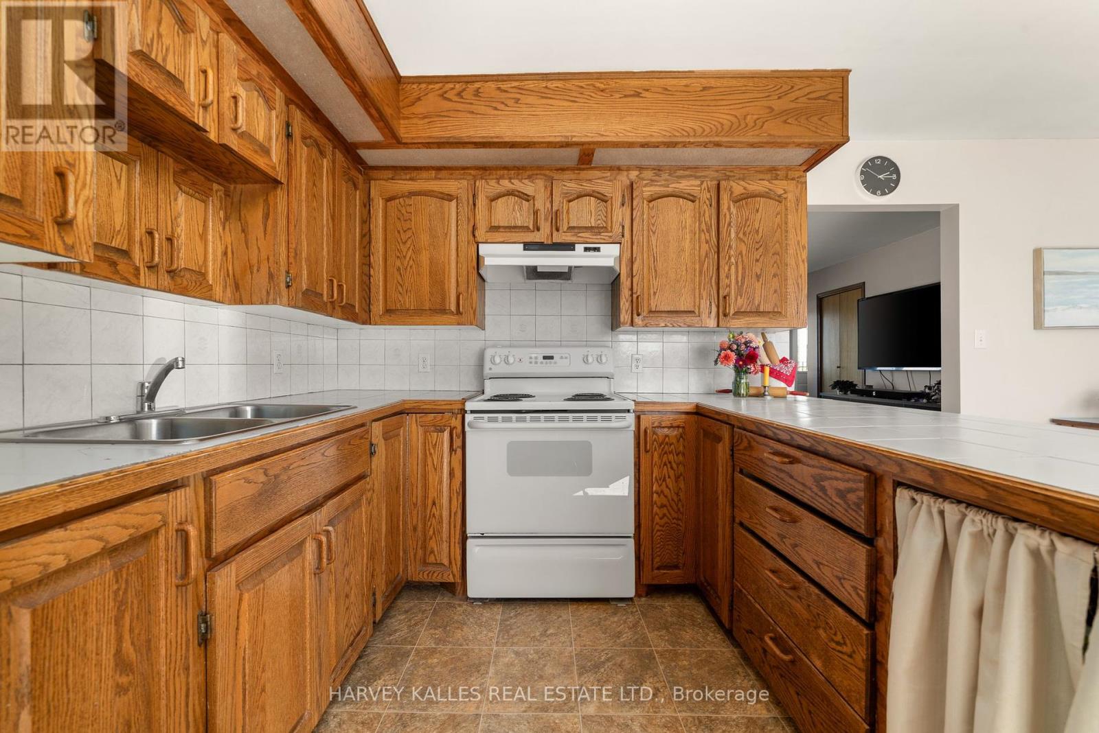 198 Welbanks Road, Prince Edward County, Ontario  K0K 1P0 - Photo 14 - X12446517