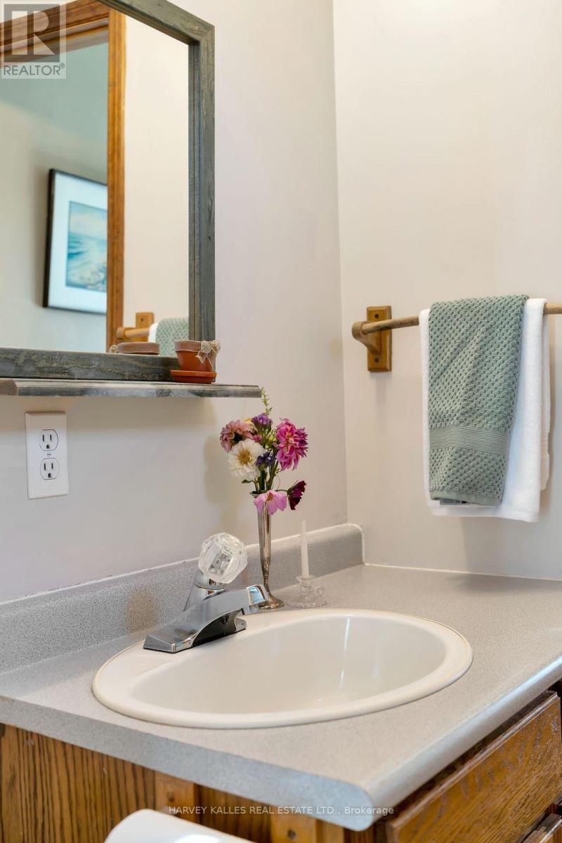 198 Welbanks Road, Prince Edward County, Ontario  K0K 1P0 - Photo 22 - X12446517