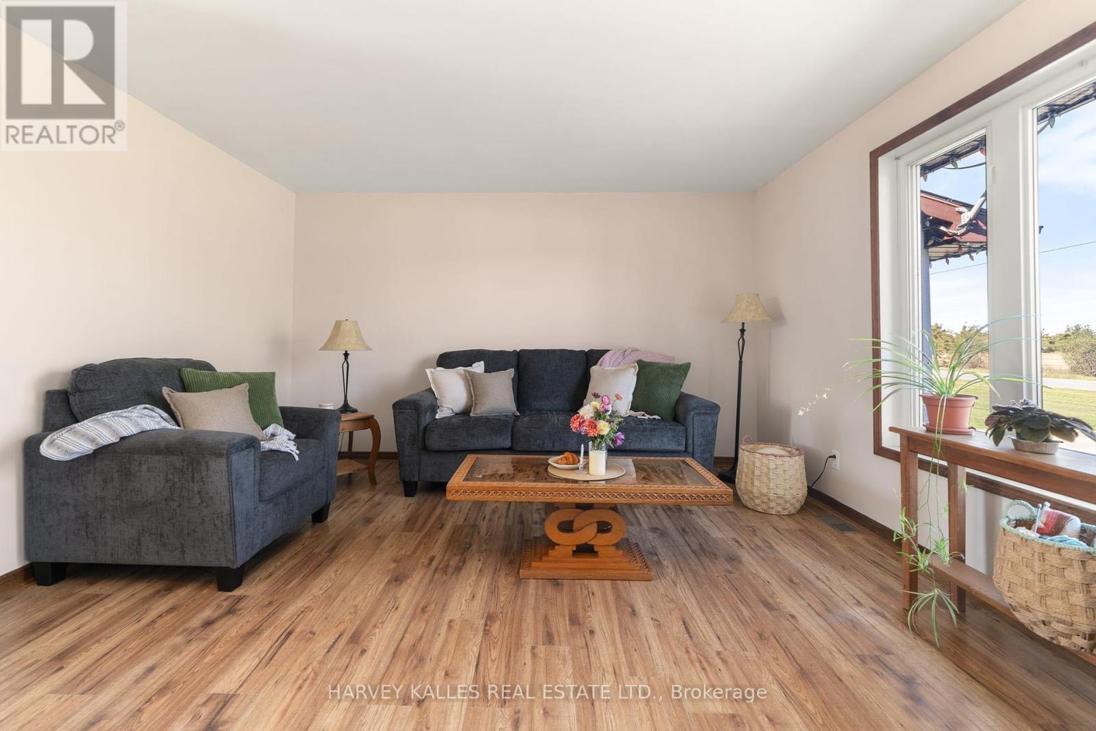 198 Welbanks Road, Prince Edward County, Ontario  K0K 1P0 - Photo 6 - X12446517