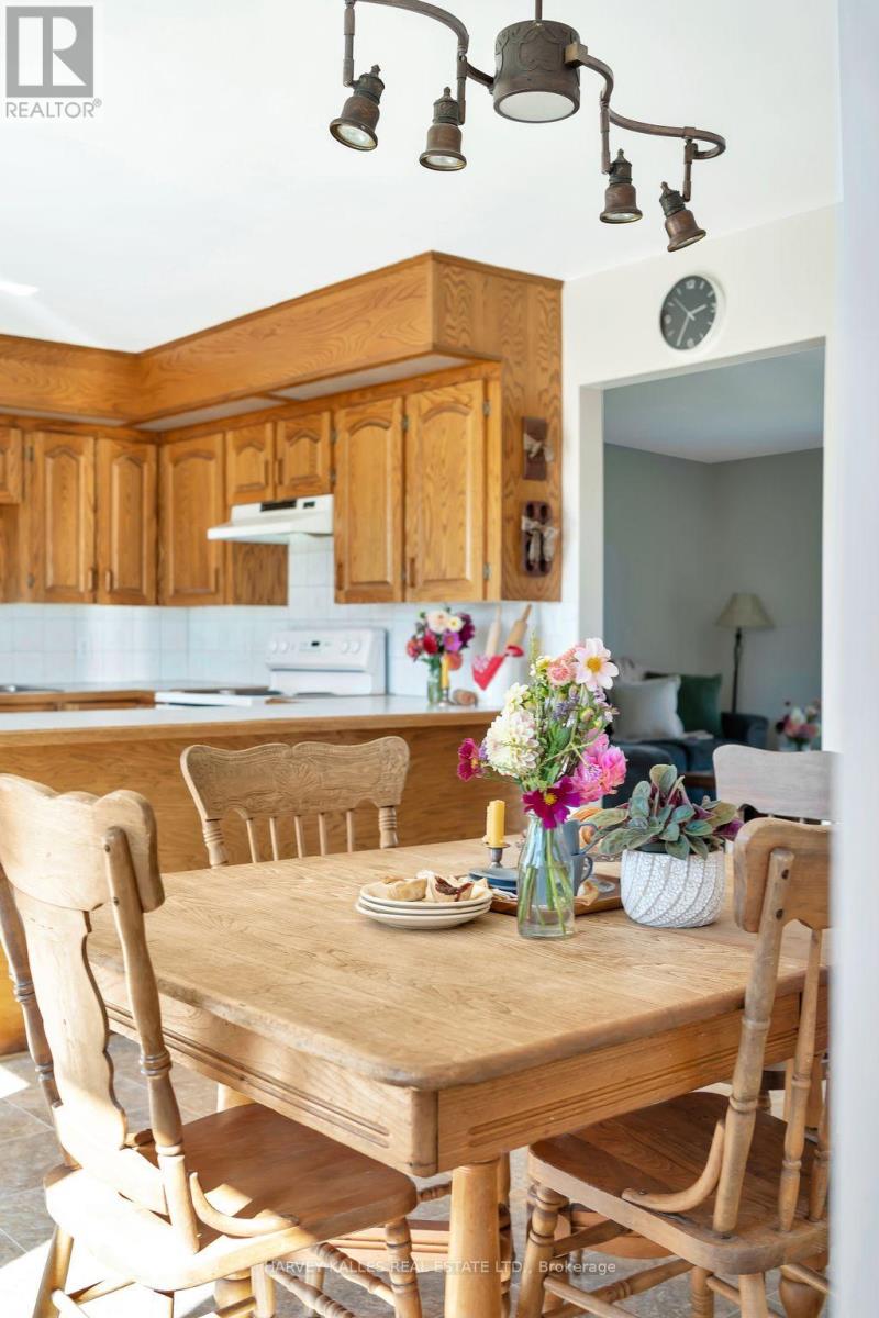 198 Welbanks Road, Prince Edward County, Ontario  K0K 1P0 - Photo 9 - X12446517