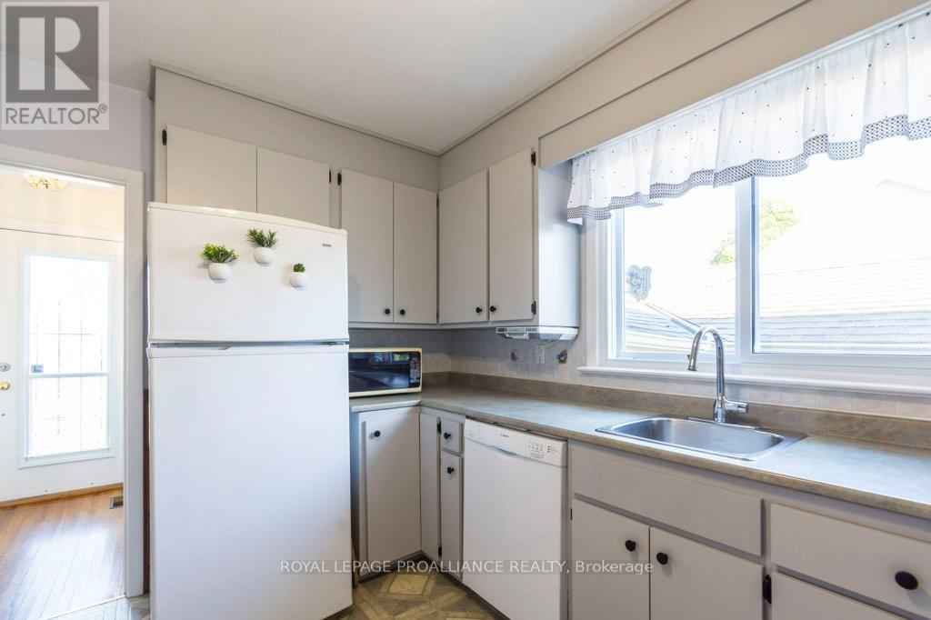 18 Holmes Road, Belleville, Ontario  K8P 4G6 - Photo 12 - X12446837