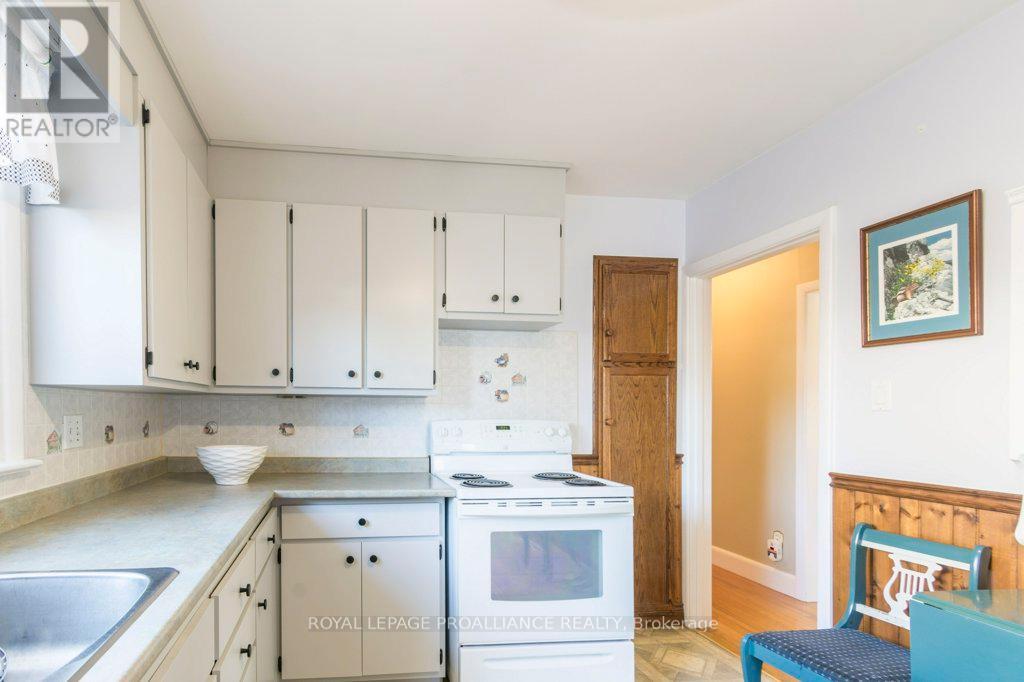 18 Holmes Road, Belleville, Ontario  K8P 4G6 - Photo 13 - X12446837