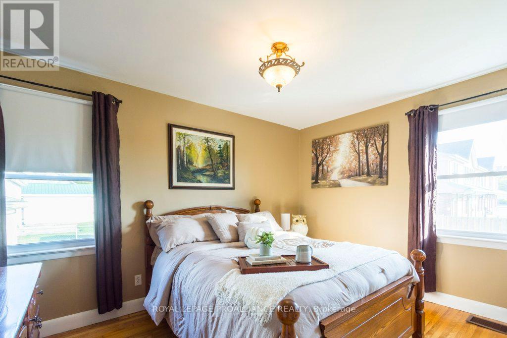 18 Holmes Road, Belleville, Ontario  K8P 4G6 - Photo 15 - X12446837