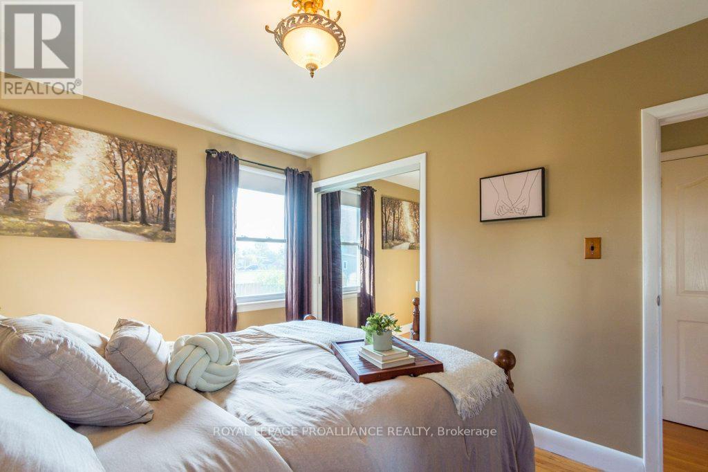 18 Holmes Road, Belleville, Ontario  K8P 4G6 - Photo 16 - X12446837