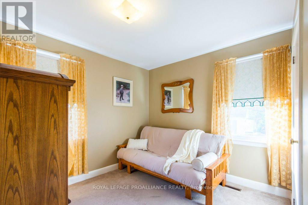 18 Holmes Road, Belleville, Ontario  K8P 4G6 - Photo 17 - X12446837