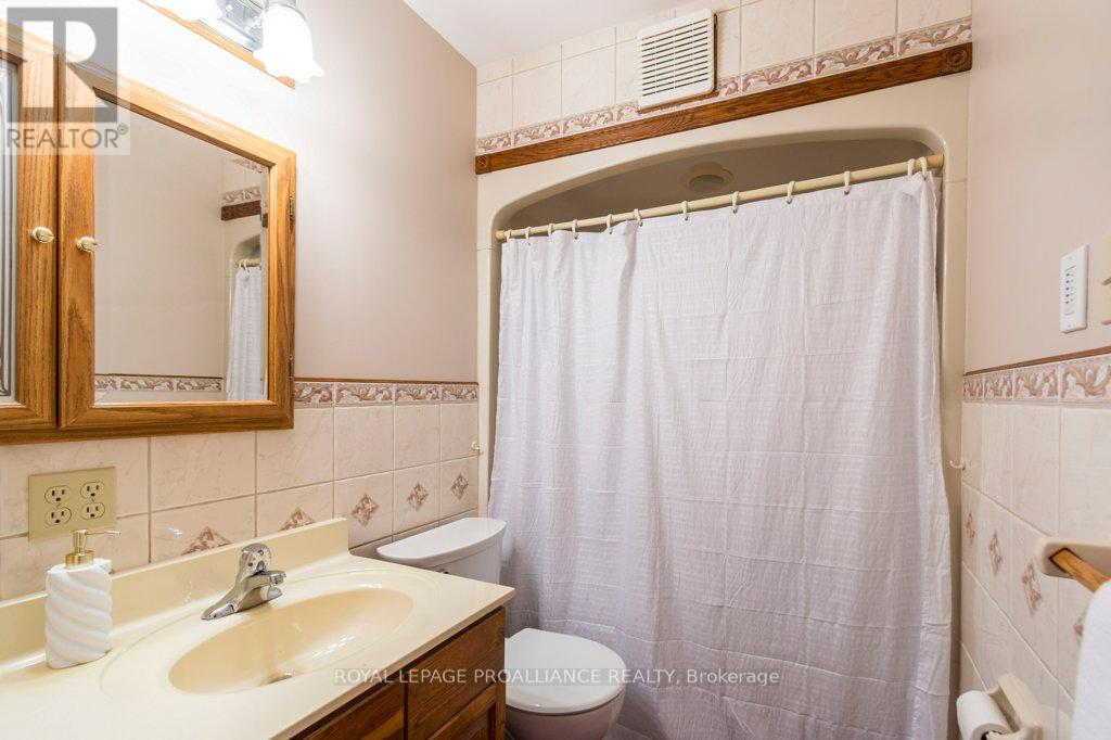 18 Holmes Road, Belleville, Ontario  K8P 4G6 - Photo 19 - X12446837