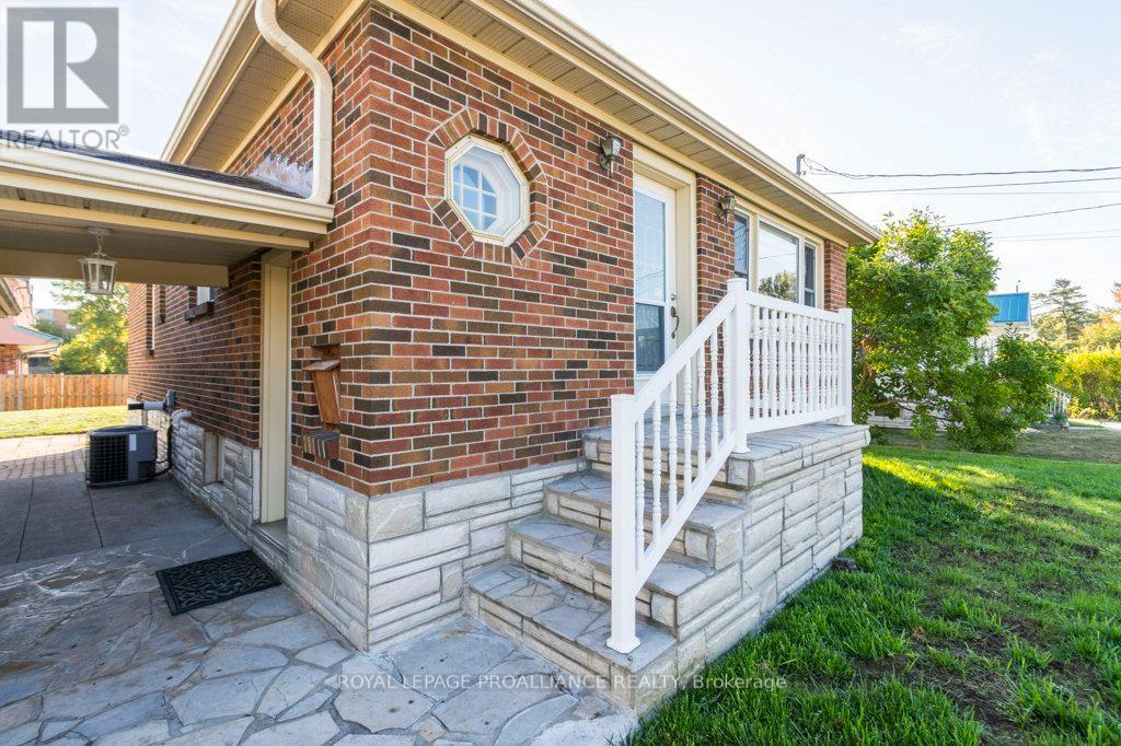 18 Holmes Road, Belleville, Ontario  K8P 4G6 - Photo 2 - X12446837