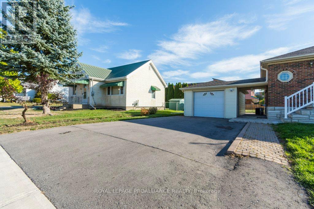 18 Holmes Road, Belleville, Ontario  K8P 4G6 - Photo 3 - X12446837