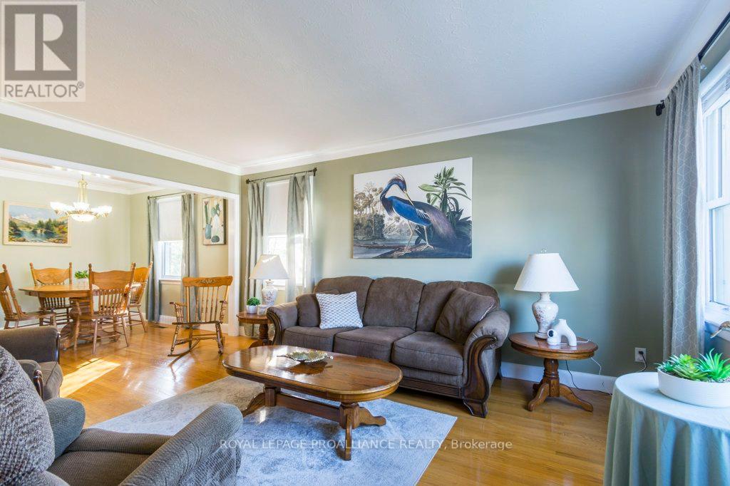 18 Holmes Road, Belleville, Ontario  K8P 4G6 - Photo 7 - X12446837