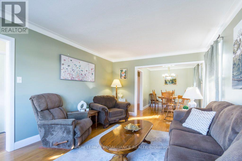 18 Holmes Road, Belleville, Ontario  K8P 4G6 - Photo 8 - X12446837