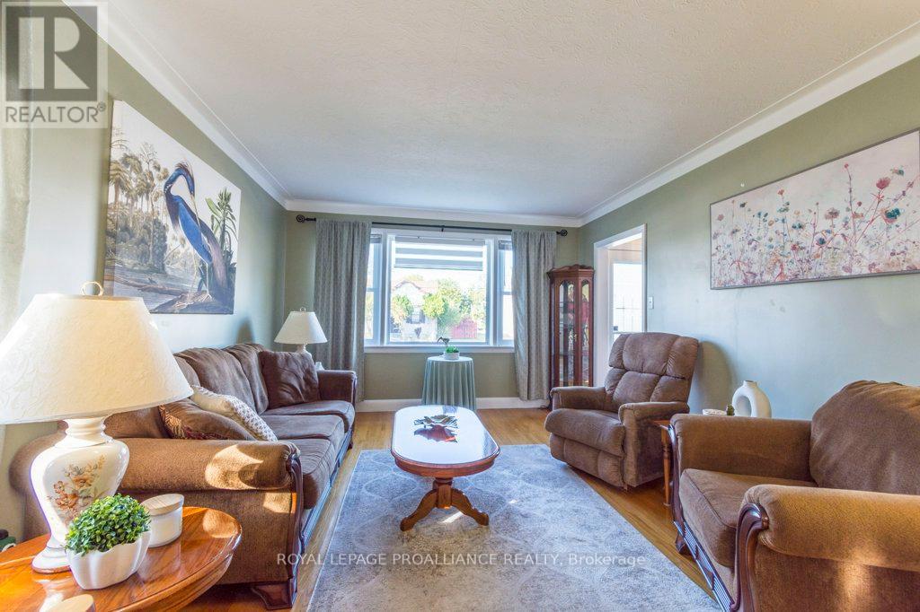 18 Holmes Road, Belleville, Ontario  K8P 4G6 - Photo 9 - X12446837